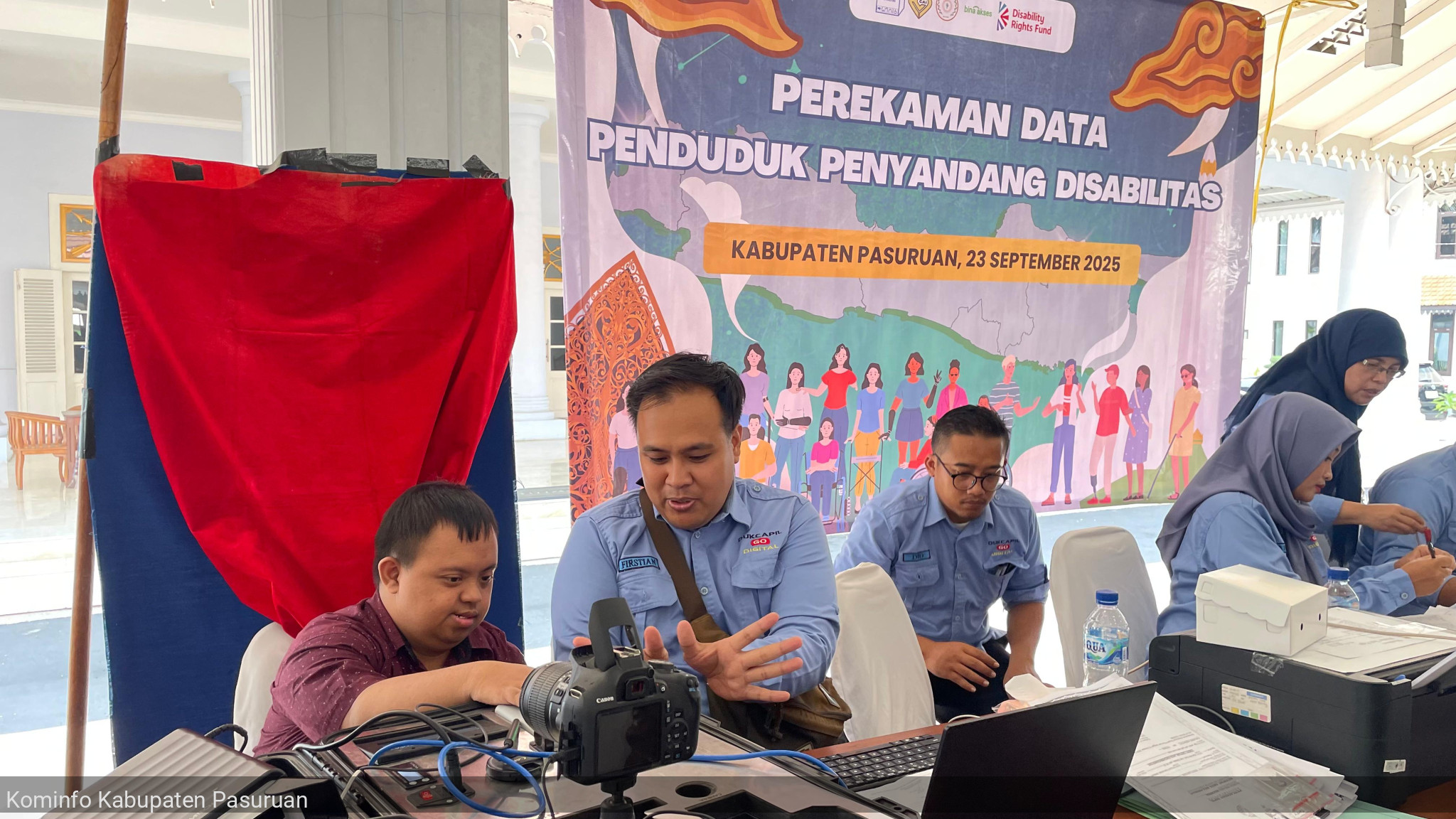 Peduli hak Sipil dan Politik Penyandang Disabilitas, Dispenduk Capil Kabupaten Pasuruan dan PPUAD Jawa Timur Lakukan Perekaman E-KTP